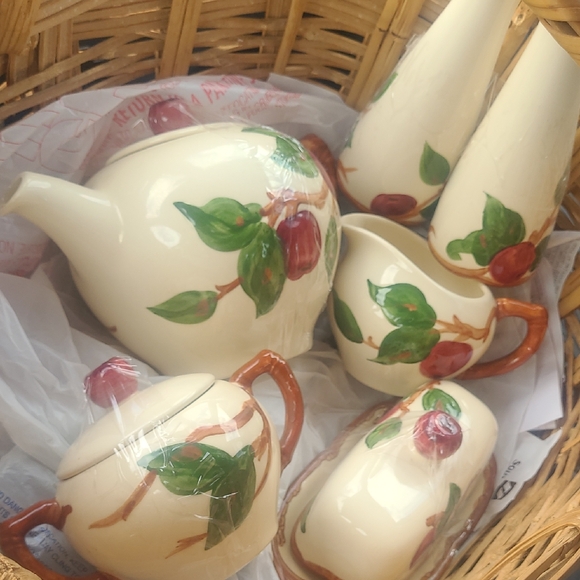 Franciscan Apple Ceramic Tea Set Perfect Condition,just darling.